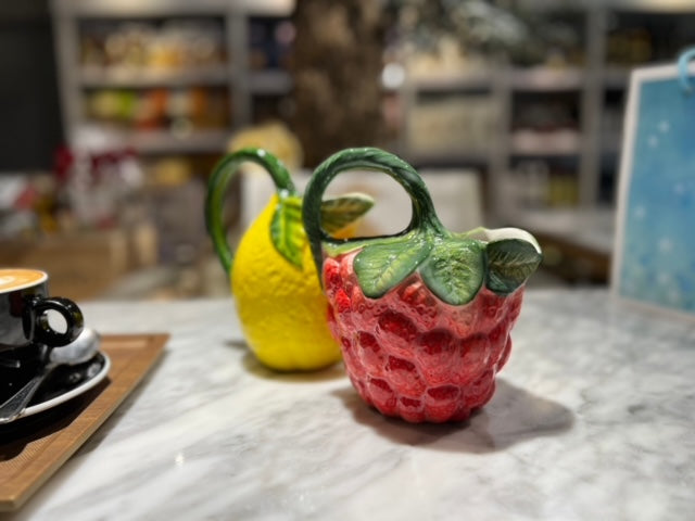 イタリア製 陶器 イチゴ ウォータージャグ ワインピッチャー 600cc いちご
